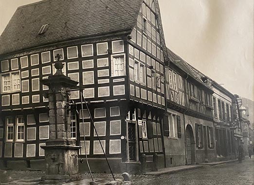 Oberwinter, alte Pumpe - historisches Foto